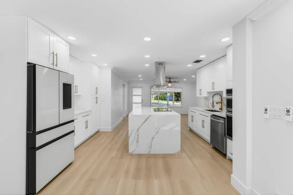 360 SW 2nd Street Boca Raton FL 33432