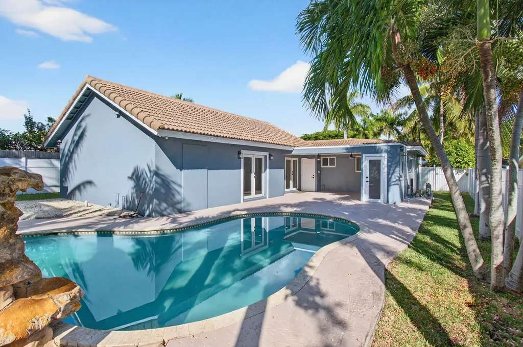 360 SW 2nd Street Boca Raton FL 33432