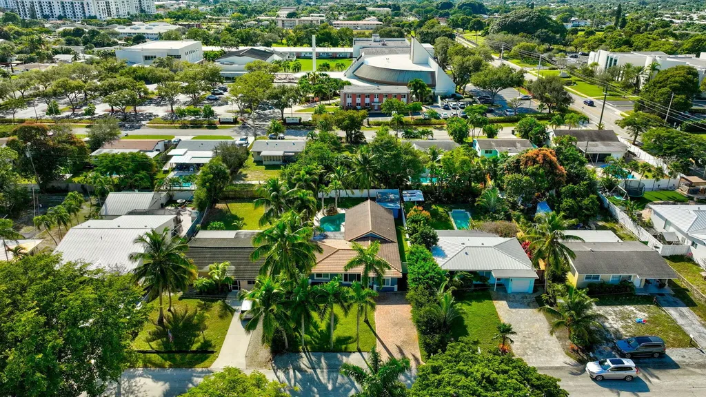 360 SW 2nd Street Boca Raton FL 33432