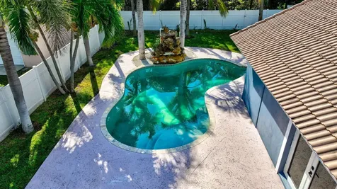 360 SW 2nd Street Boca Raton FL 33432