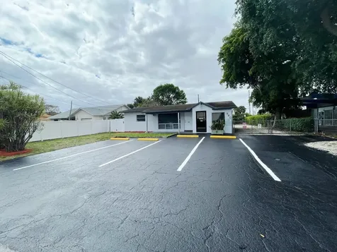 840 NW 33 Street Oakland Park FL 33309