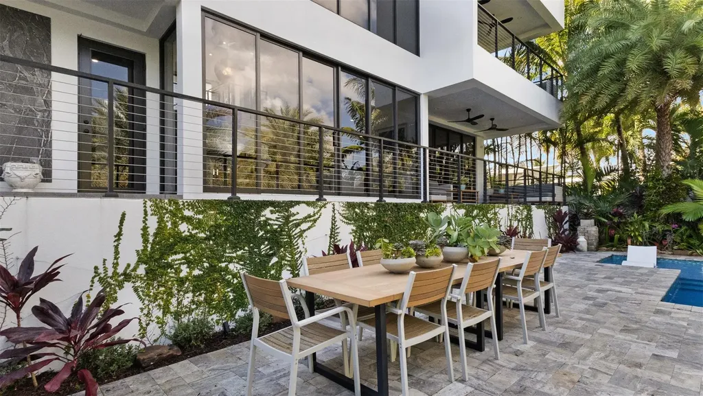 823 Ponce De Leon Drive Fort Lauderdale FL 33316