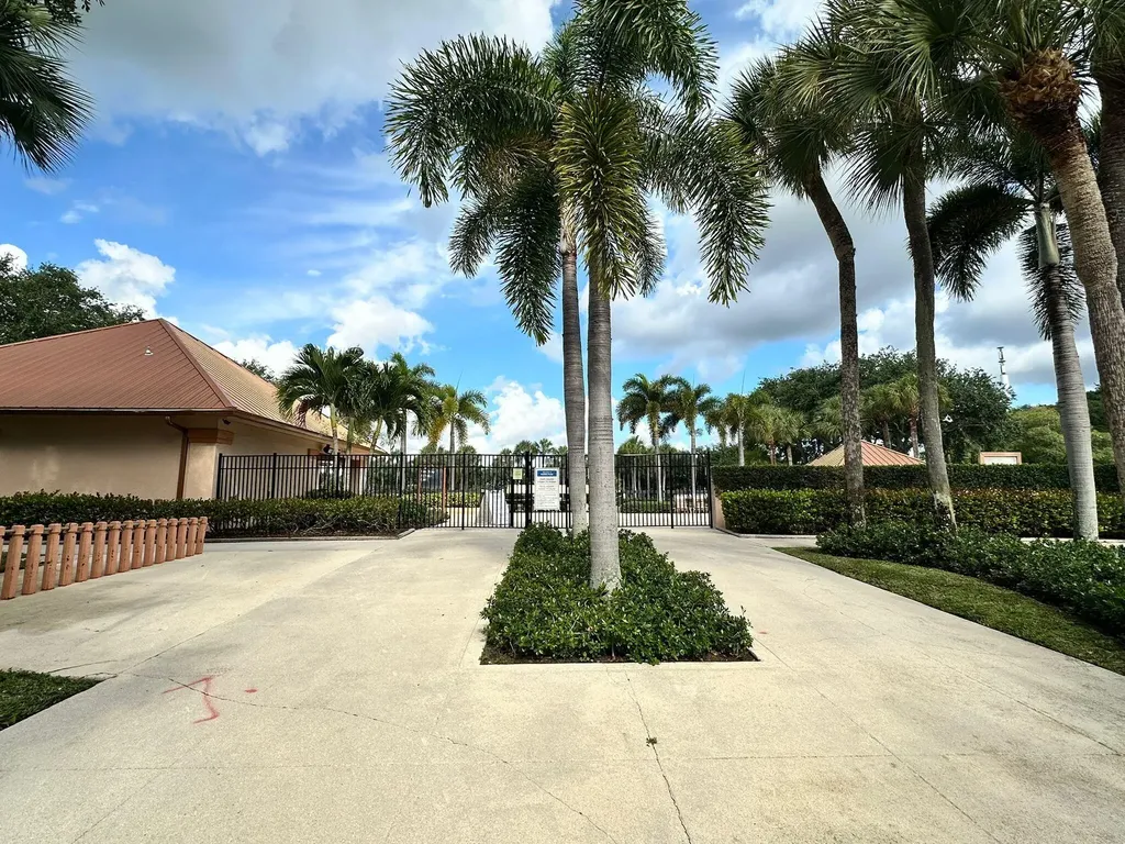 5718 57th Way West Palm Beach FL 33409