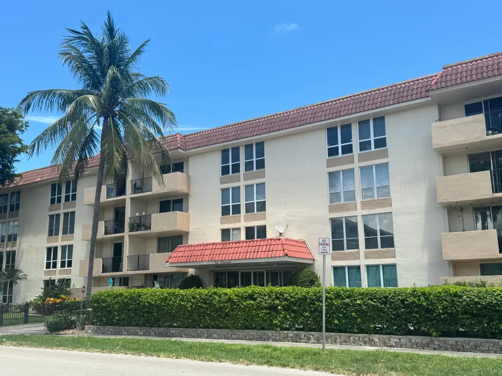 1000 Spanish River Road Boca Raton FL 33432