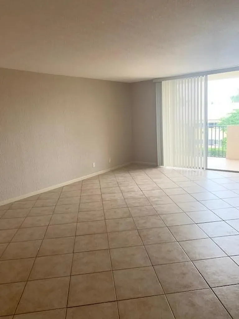 1000 Spanish River Road Boca Raton FL 33432