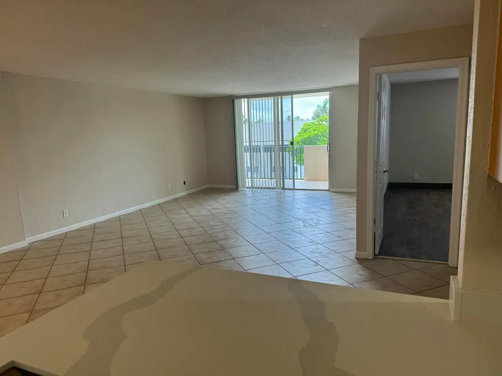 1000 Spanish River Road Boca Raton FL 33432