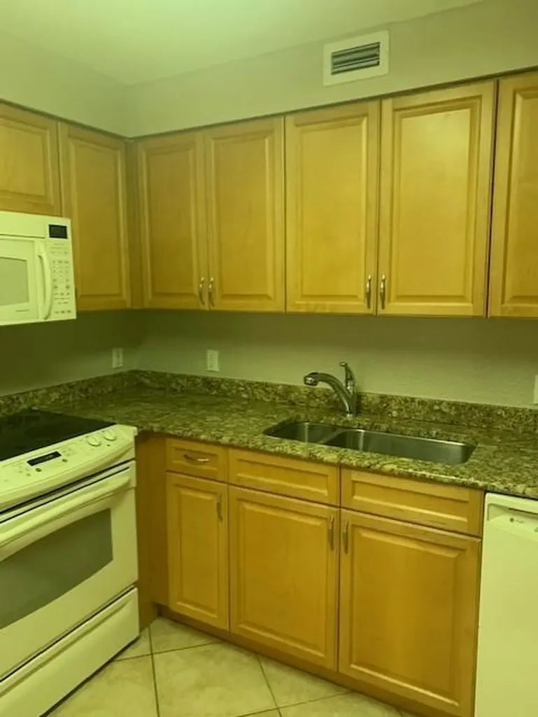 1000 Spanish River Road Boca Raton FL 33432