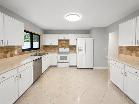 568 SE Chapman Avenue Port St Lucie FL 34984