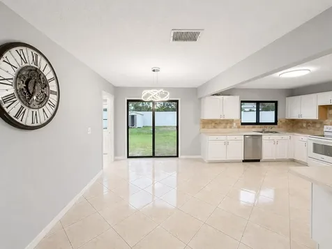 568 SE Chapman Avenue Port St Lucie FL 34984