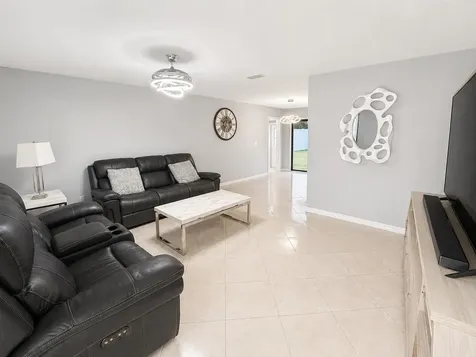 568 SE Chapman Avenue Port St Lucie FL 34984