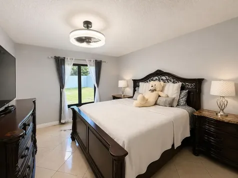 568 SE Chapman Avenue Port St Lucie FL 34984