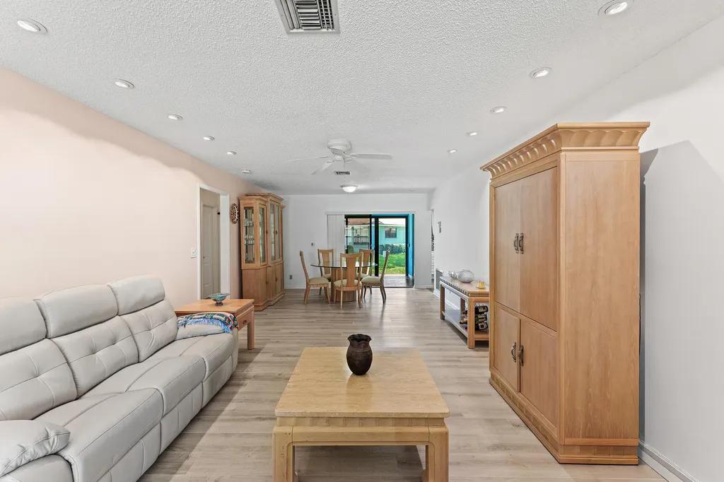 9890 Papaya Tree Trail Boynton Beach FL 33436