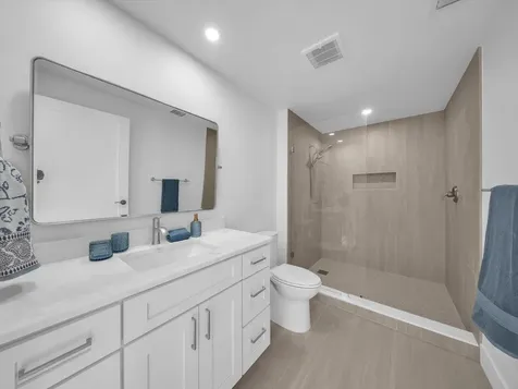 381 NE 43rd Court Oakland Park FL 33334