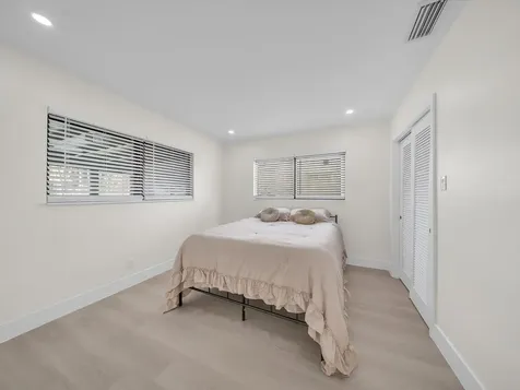 381 NE 43rd Court Oakland Park FL 33334