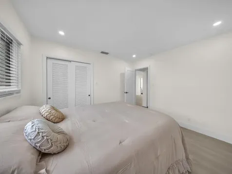 381 NE 43rd Court Oakland Park FL 33334