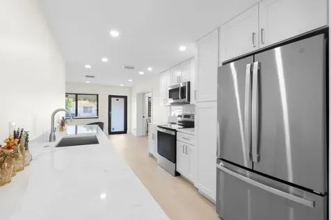 381 NE 43rd Court Oakland Park FL 33334