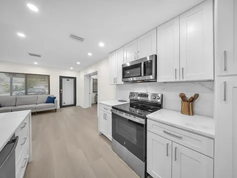 381 NE 43rd Court Oakland Park FL 33334