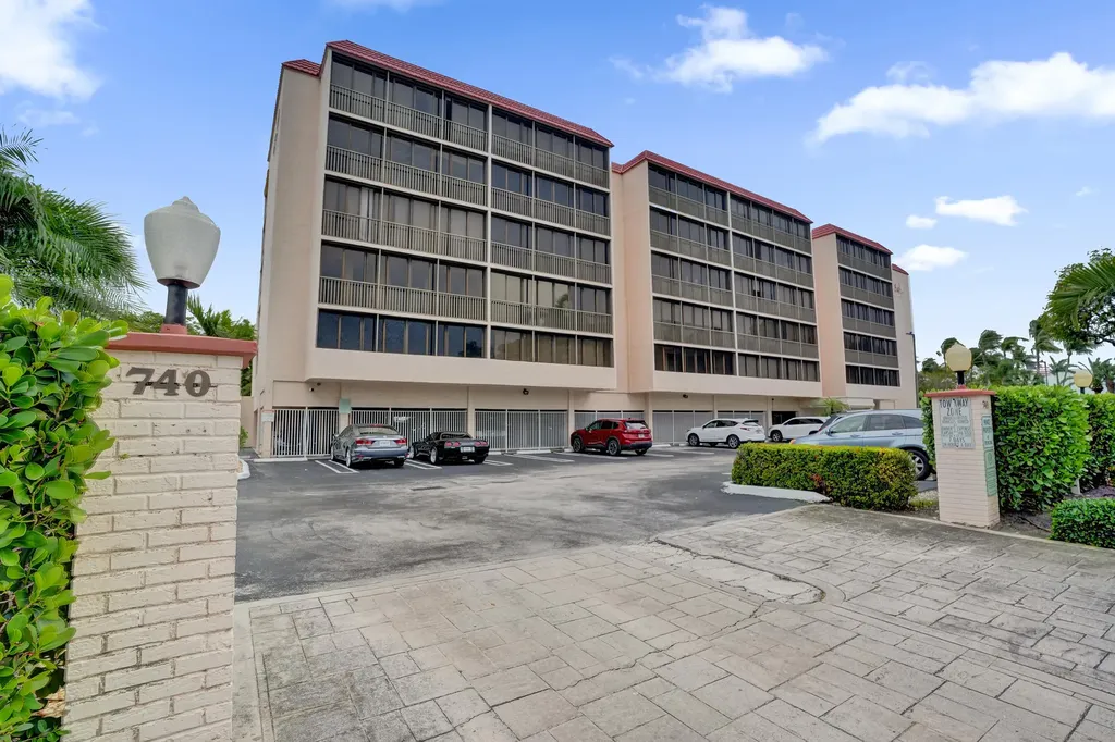 740 S Federal Highway Pompano Beach FL 33062