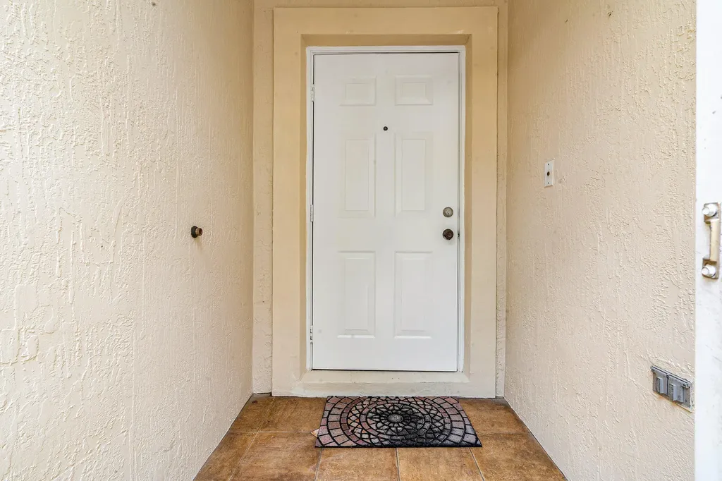 9049 Tremezzo Lane Boynton Beach FL 33472