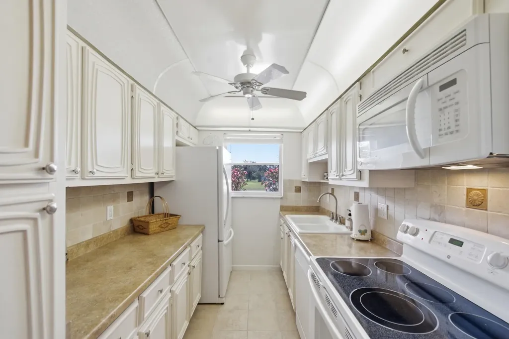 940 S Drive Terrace Delray Beach FL 33445