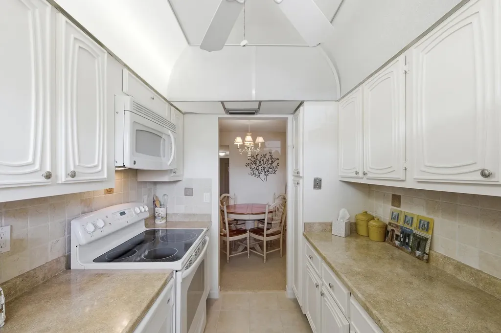 940 S Drive Terrace Delray Beach FL 33445
