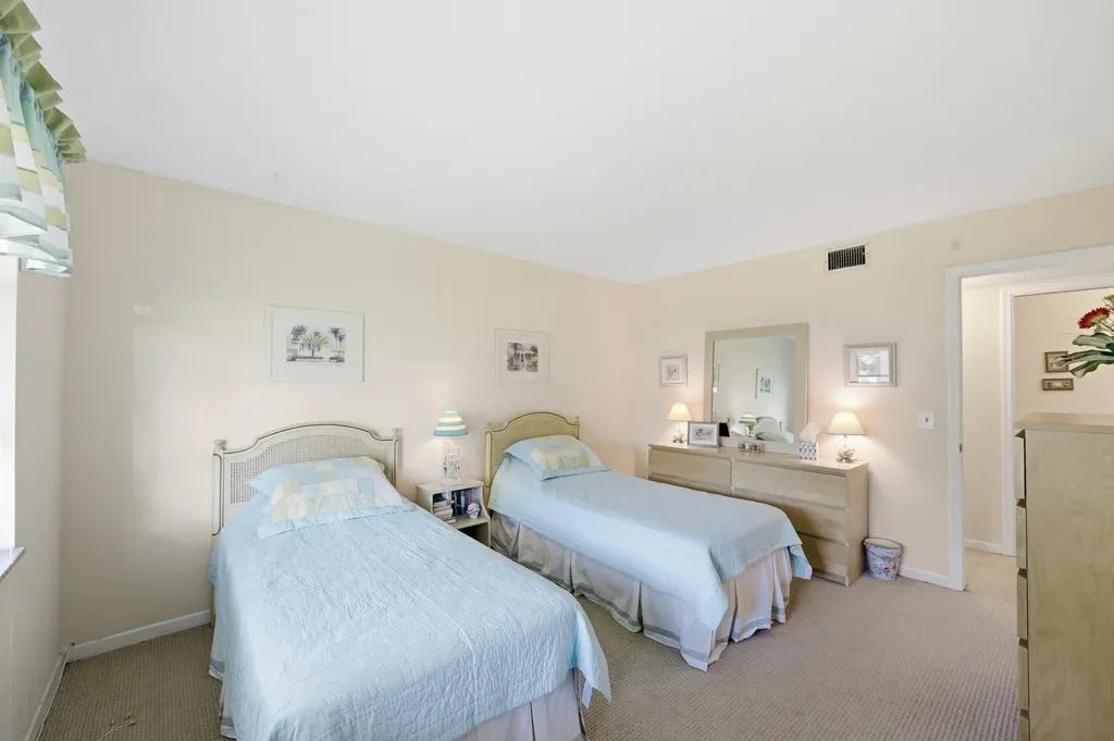 940 S Drive Terrace Delray Beach FL 33445