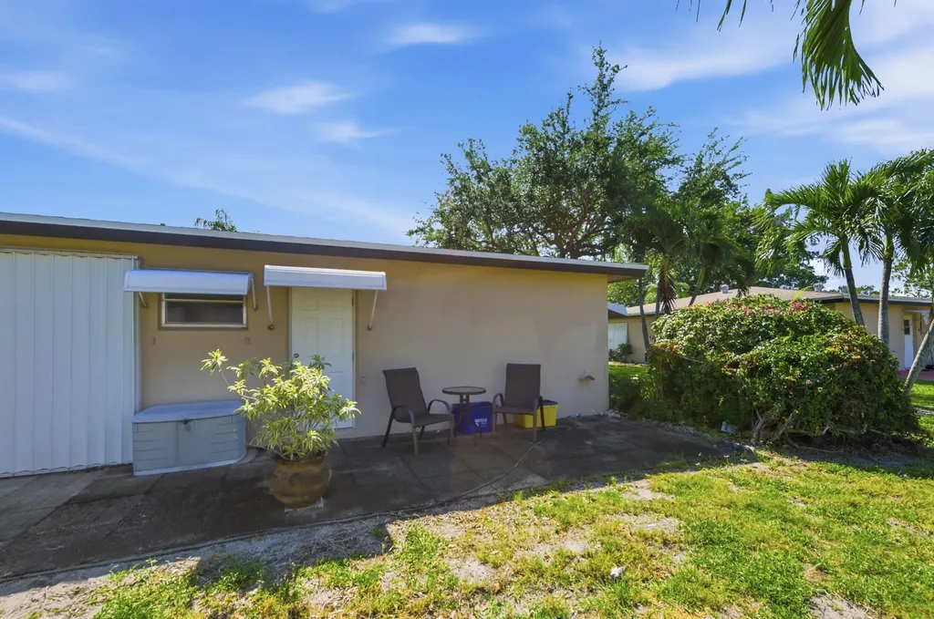 940 S Drive Terrace Delray Beach FL 33445