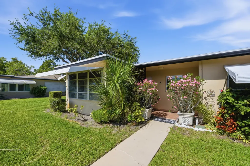 940 S Drive Terrace Delray Beach FL 33445