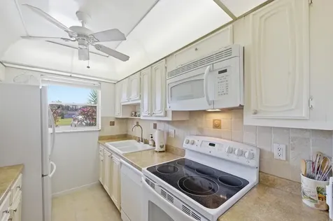 940 S Drive Terrace Delray Beach FL 33445