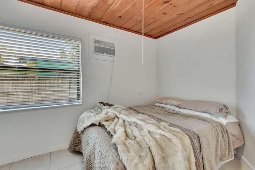329 SE 3rd Avenue Delray Beach FL 33483