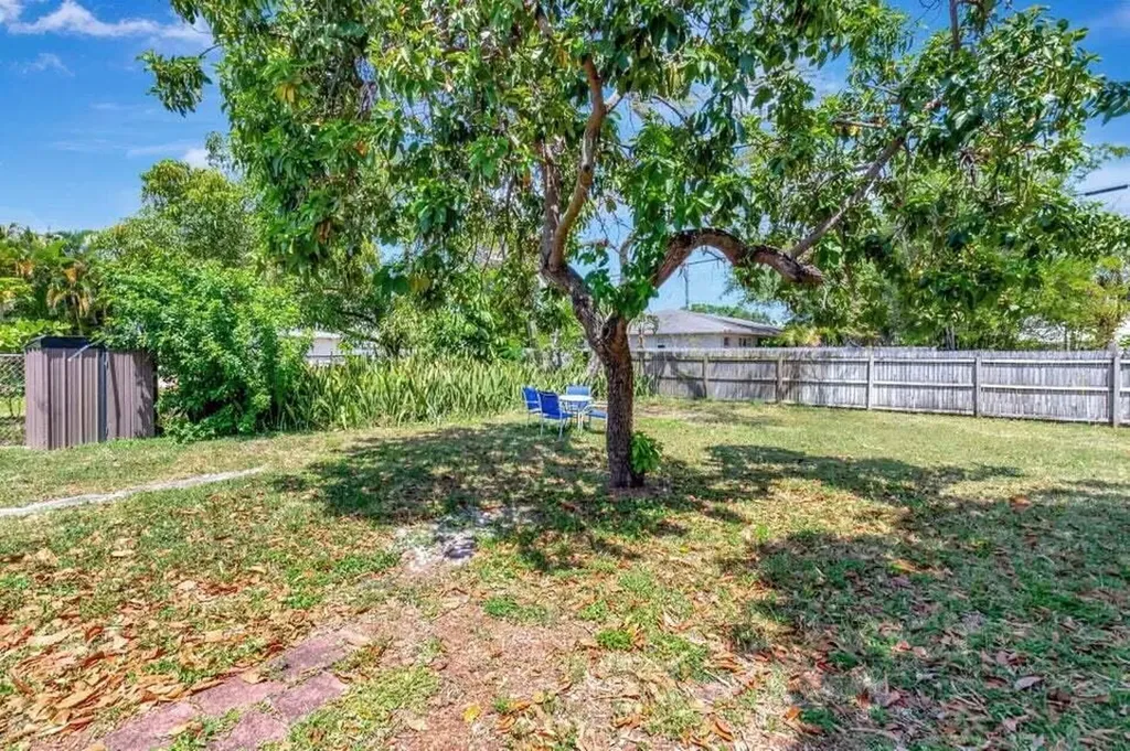 329 SE 3rd Avenue Delray Beach FL 33483