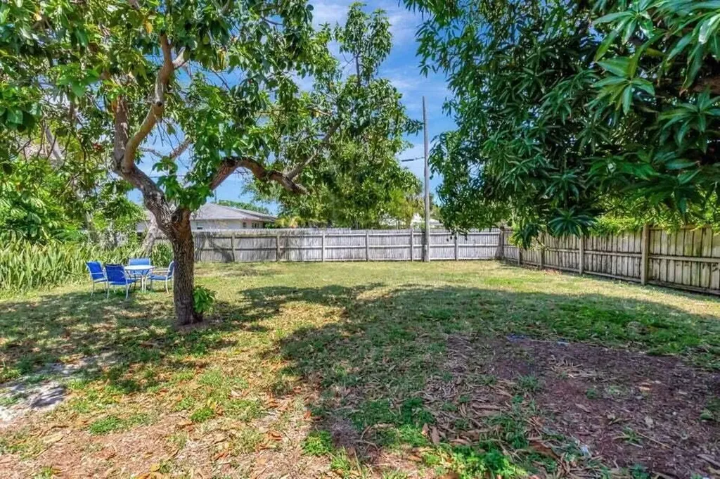 329 SE 3rd Avenue Delray Beach FL 33483