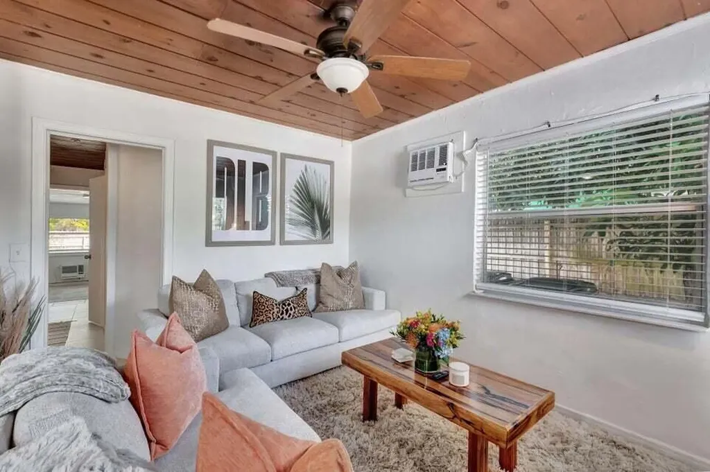 329 SE 3rd Avenue Delray Beach FL 33483