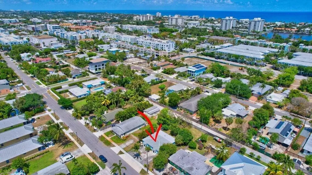 329 SE 3rd Avenue Delray Beach FL 33483