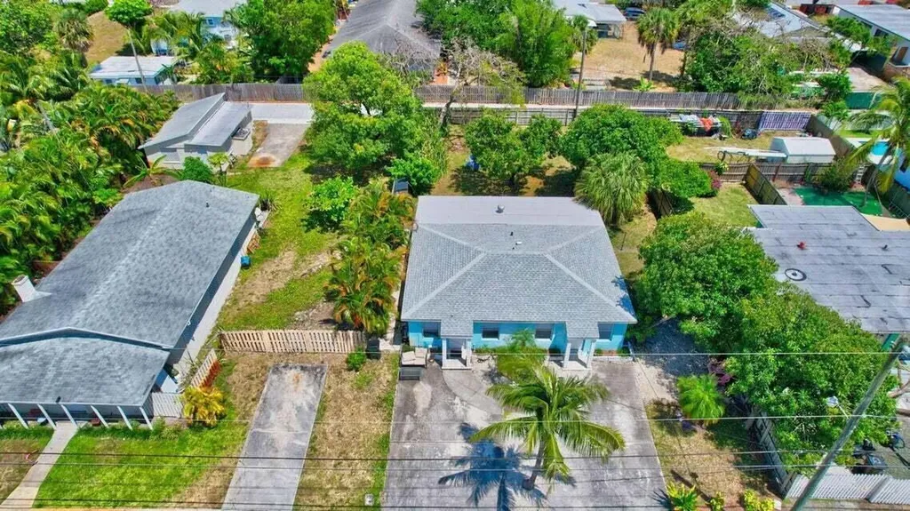 329 SE 3rd Avenue Delray Beach FL 33483