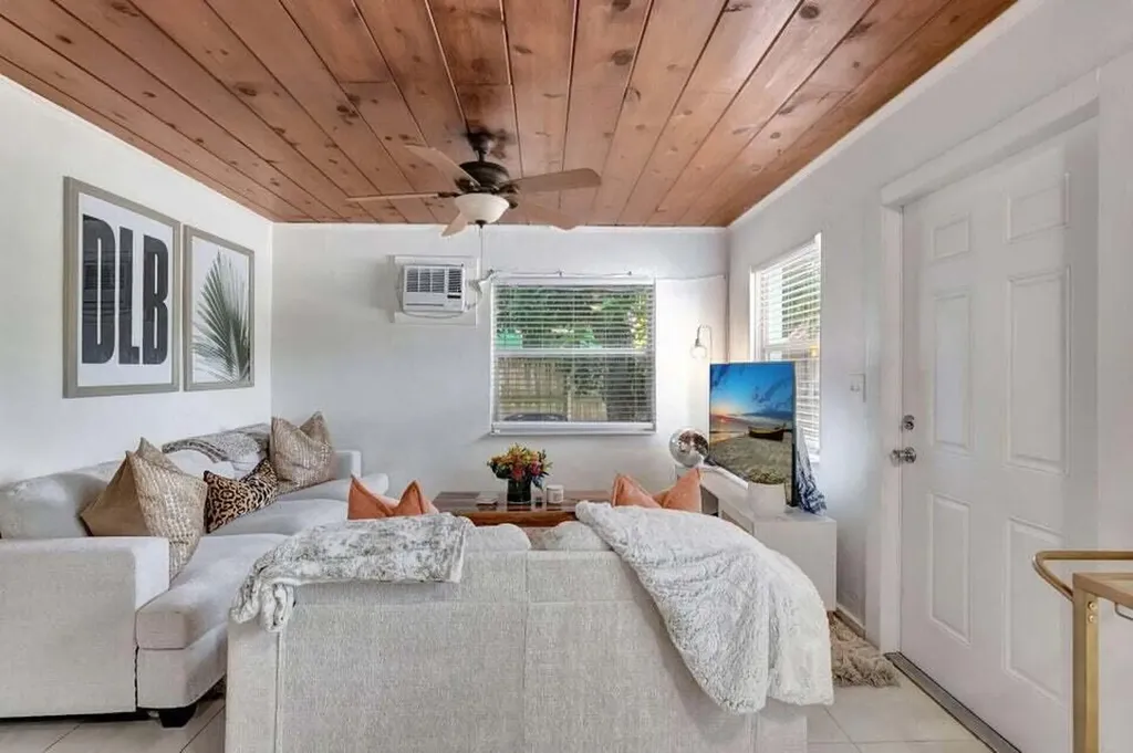 329 SE 3rd Avenue Delray Beach FL 33483