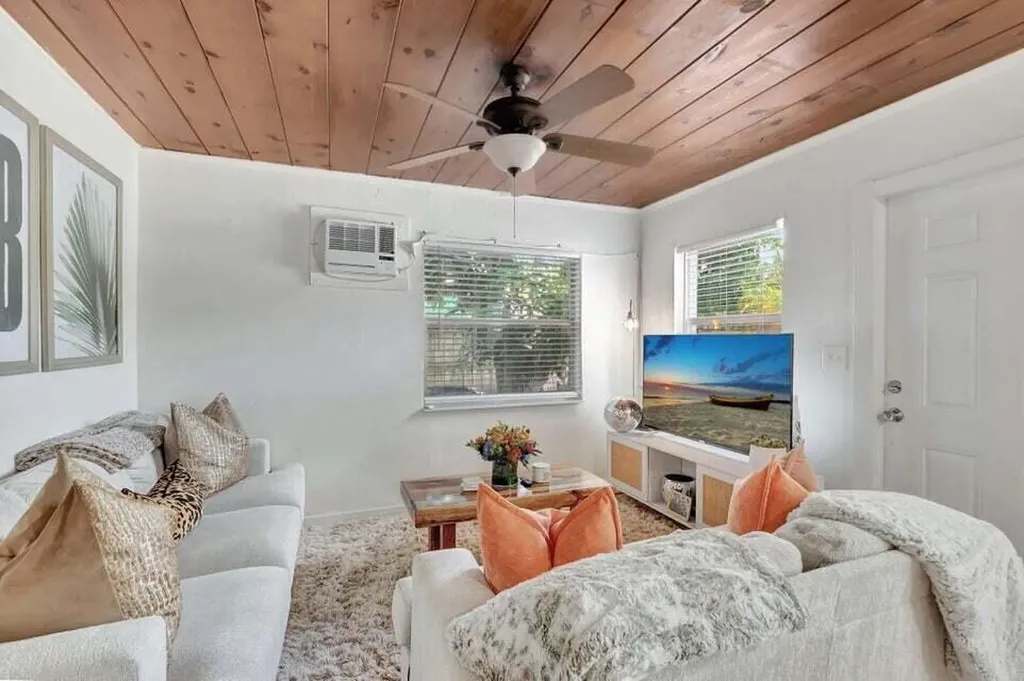 329 SE 3rd Avenue Delray Beach FL 33483