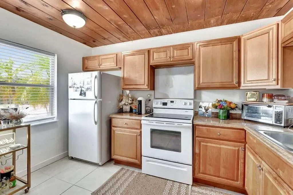 329 SE 3rd Avenue Delray Beach FL 33483