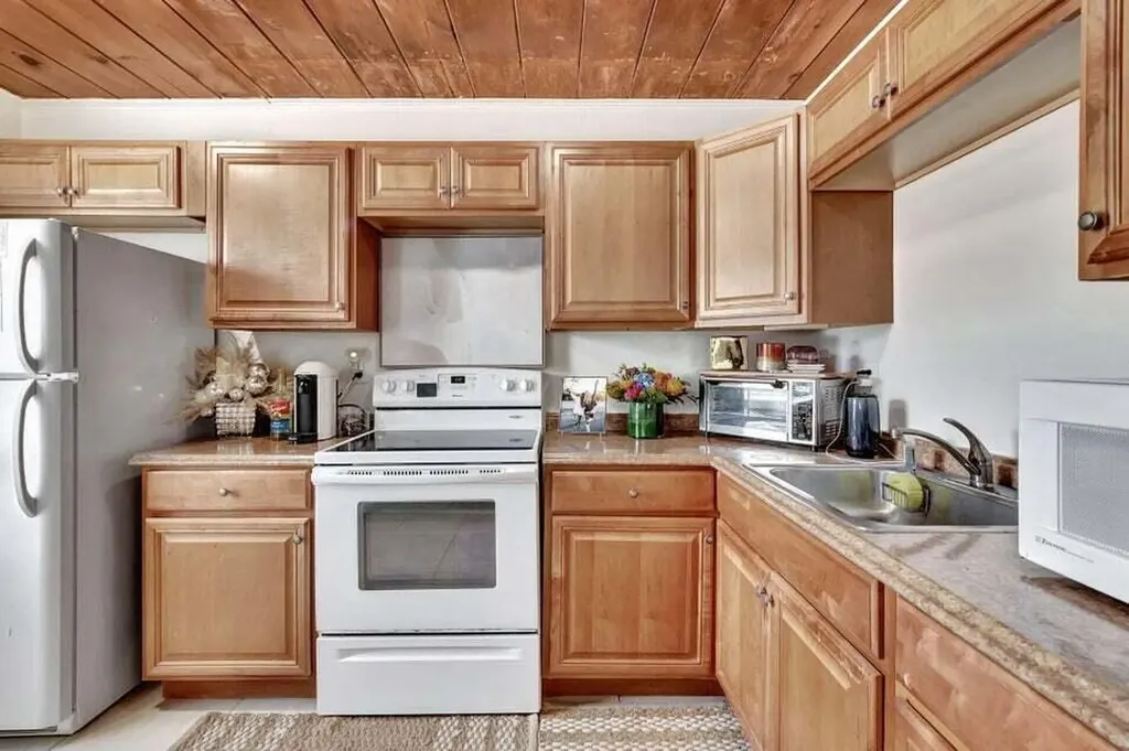 329 SE 3rd Avenue Delray Beach FL 33483