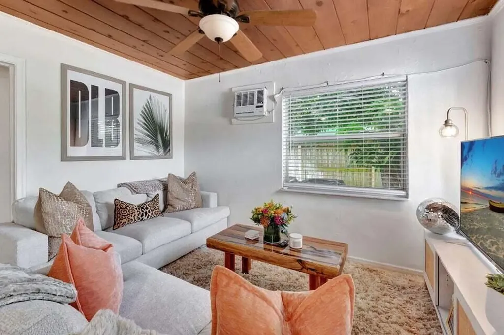329 SE 3rd Avenue Delray Beach FL 33483