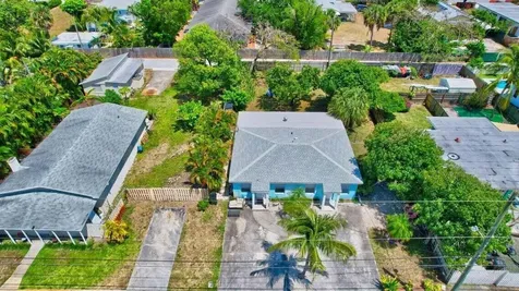 329 SE 3rd Avenue Delray Beach FL 33483