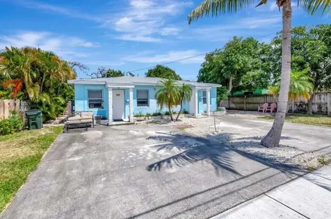 329 SE 3rd Avenue Delray Beach FL 33483