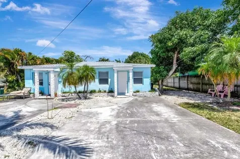 329 SE 3rd Avenue Delray Beach FL 33483