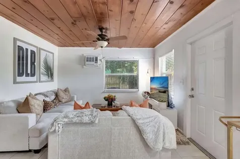 329 SE 3rd Avenue Delray Beach FL 33483