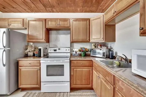 329 SE 3rd Avenue Delray Beach FL 33483
