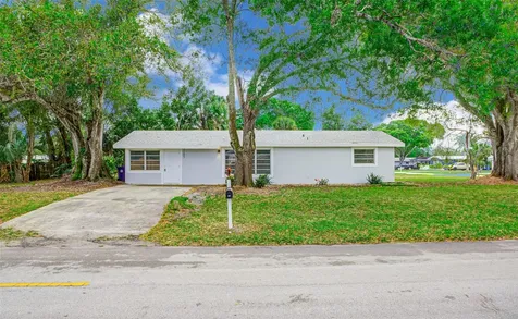 3105 18TH Street Vero Beach FL 32960