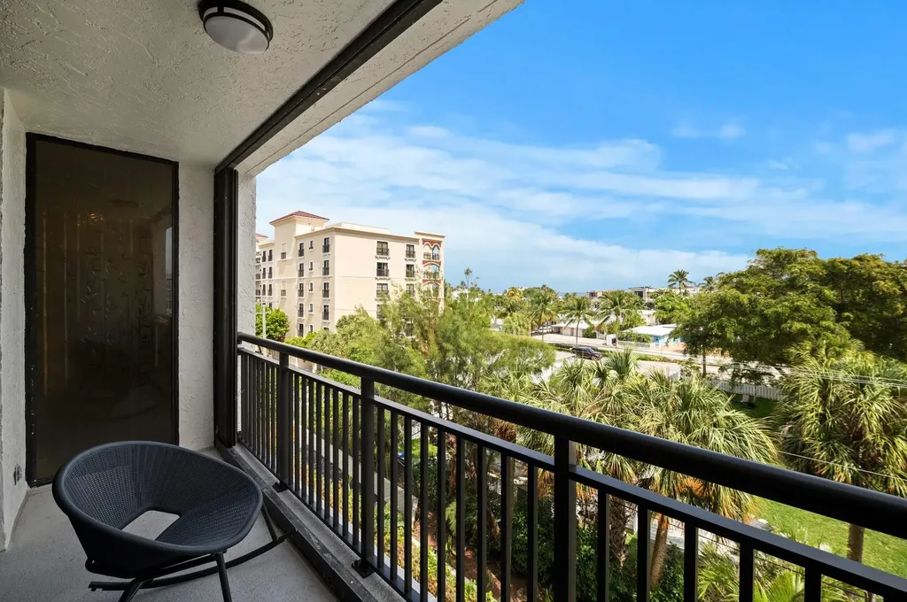 2300 NE 33rd Avenue Fort Lauderdale FL 33305