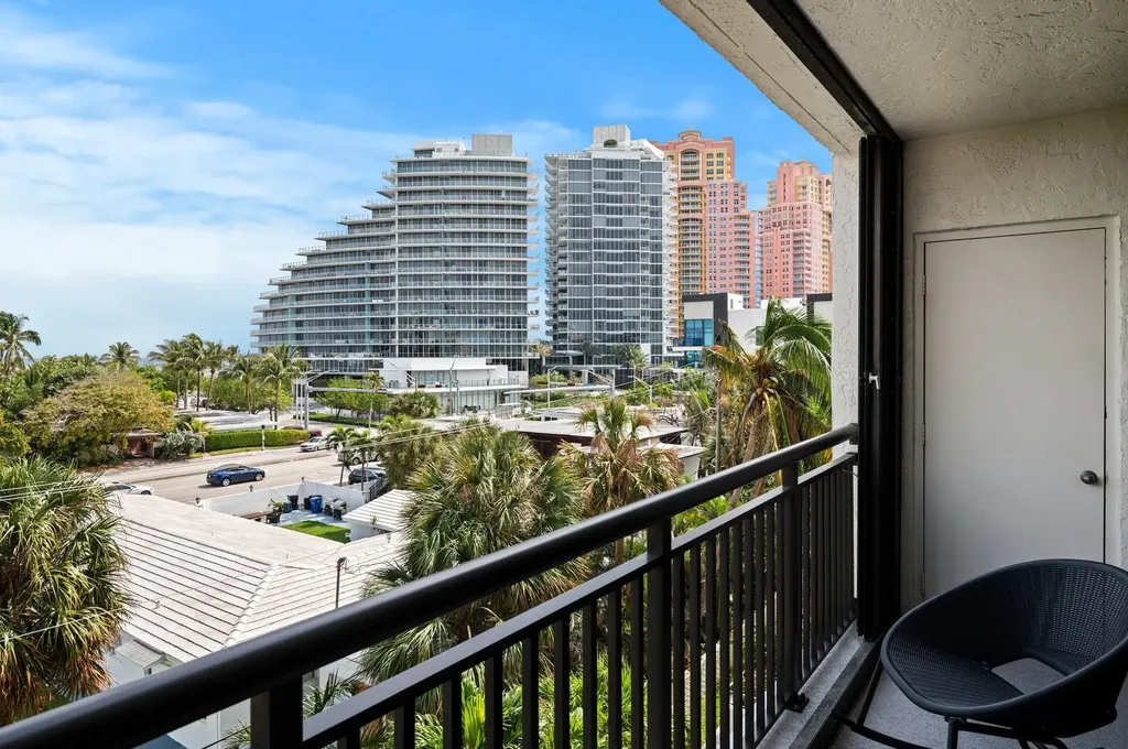 2300 NE 33rd Avenue Fort Lauderdale FL 33305
