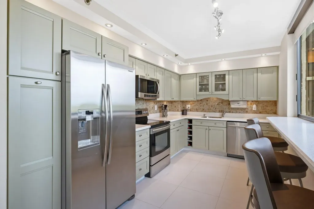 2300 NE 33rd Avenue Fort Lauderdale FL 33305