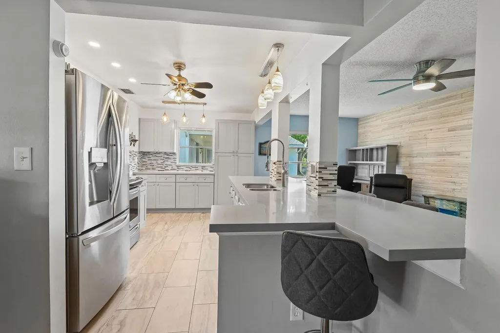 1124 NW 90th Way Plantation FL 33322